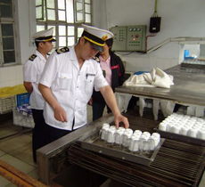 綜合施策 區(qū)監(jiān)督所開(kāi)展餐具消毒服務(wù)機(jī)構(gòu)專(zhuān)項(xiàng)衛(wèi)生監(jiān)督監(jiān)測(cè)